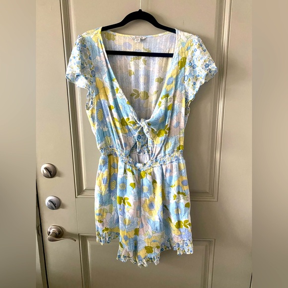 American Eagle Outfitters Pants - American Eagle floral romper: NEW without tags